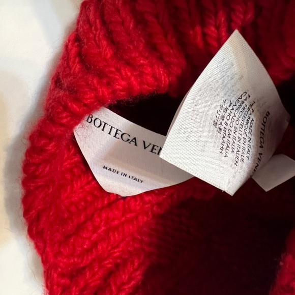 BOTTEGA VENETA RED WOOL BEANIE - Picture 11 of 13